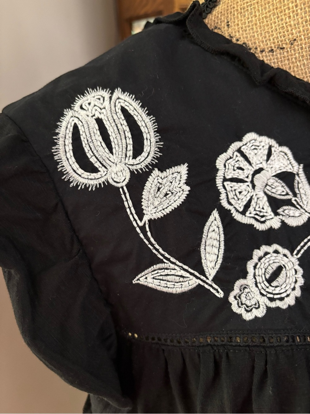 Knox Rose Black Short Sleeve Peasant Top with White Floral Embroidery size XXL - Picture 3 of 7